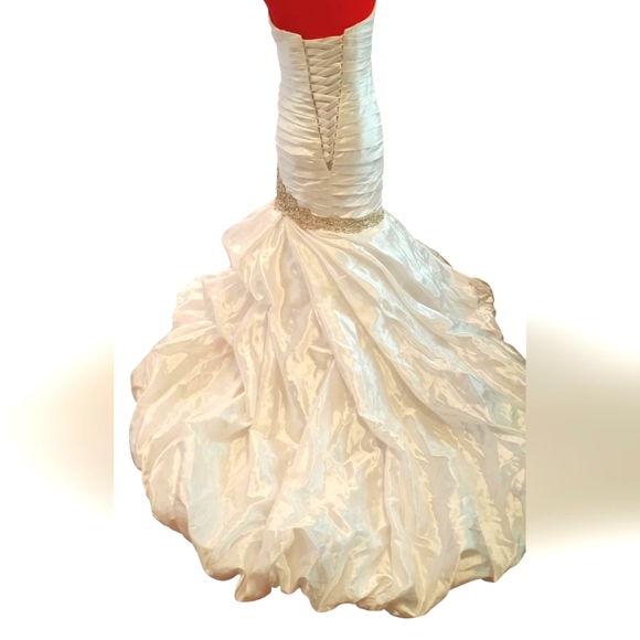 Allure Wedding dress style 9007 NWT size 20 - Picture 4 of 5